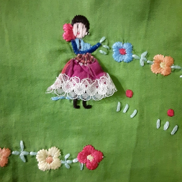 Embroidery Chelsa & Violet Plunge Neckline - Picture 6 of 9